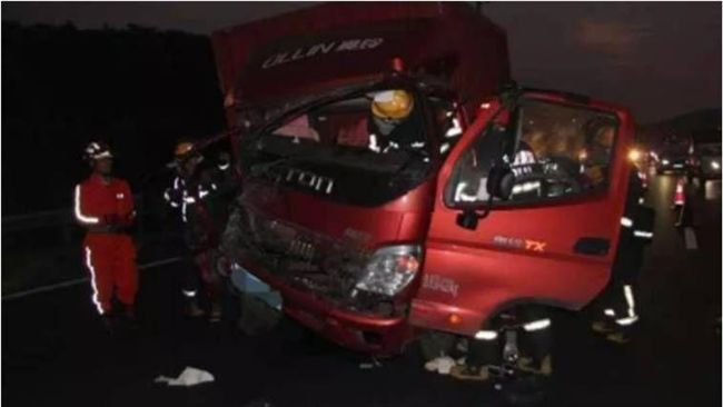 他開車分心滑手機　追撞害死同車母親