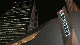 中信金墊付辜仲諒保釋金　遭罰千萬金管會主委顧立雄5日表示，中信金公司去年為在職及離職員工辜仲諒等人墊付新台幣1億元保釋金，依金控法重罰中信金1000萬元。圖為位於台北市南港區的中國信託金融園區。中央社記者謝佳璋攝　106年12月5日
