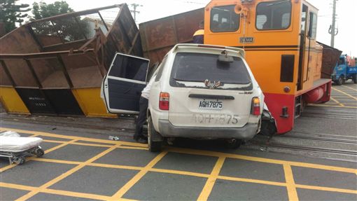 雲林,車禍,台糖小火車,車廂,出軌,翻覆(圖/翻攝照片)
