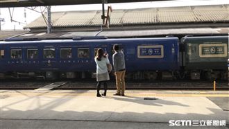 日觀光列車不分藍綠　如野鳥自由飛翔