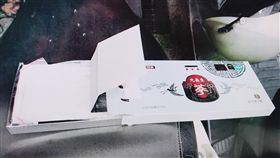 警方在人參禮盒中搜出毒品。（圖／翻攝畫面）