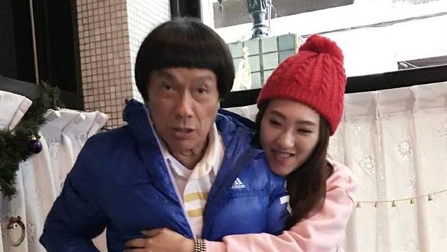 謝金晶錄影突抬頭　見豬哥亮走來走去