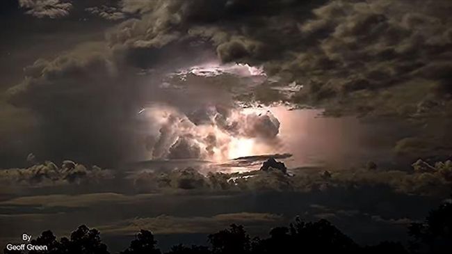 如核彈爆炸！澳洲瘋狂閃電照亮夜空