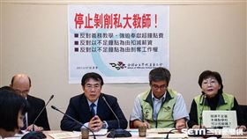 民進黨立委黃偉哲召開「停止剝削私大教師」私校鐘點費記者會。 圖／記者林敬旻攝