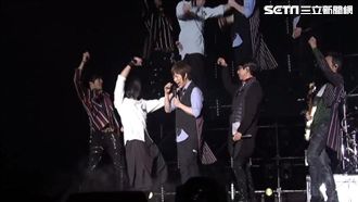 滿足壽星阿信　五月天團員當辣妹伴舞