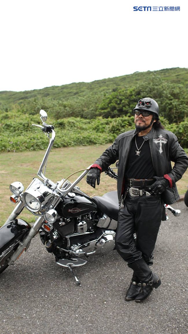 張菲熱愛重機。（圖／華視提供）