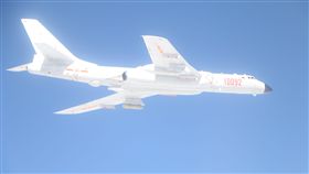 戰鬥機,轟-6K戰略轟炸機,共機繞台 圖／國防部提供