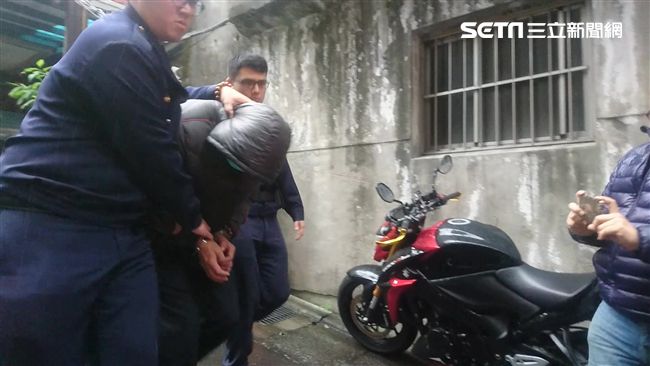 土城警備隊員偷酒　還與店員扭打遭逮
