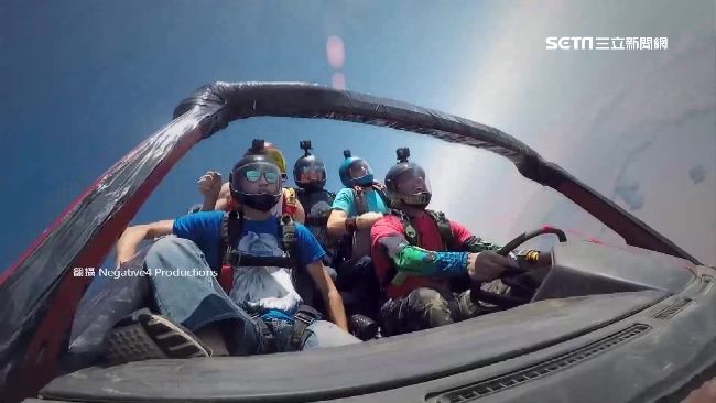 玩命關頭真實版！他們連人帶車跳傘