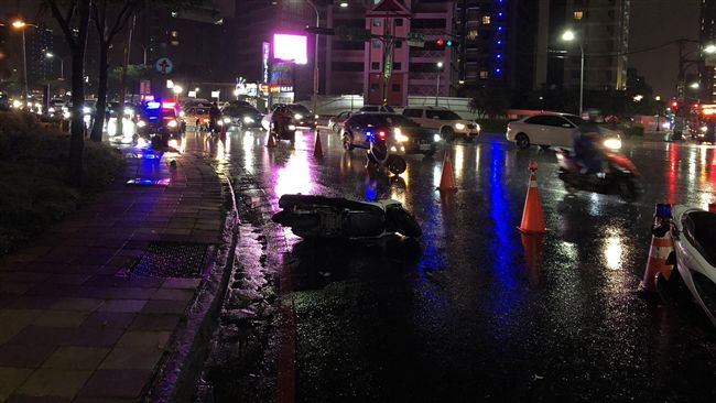 疑天雨路滑自摔　父骨折女童傷重不治