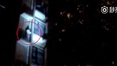 爬牆上5樓捉姦　畫面讓她心都碎了…