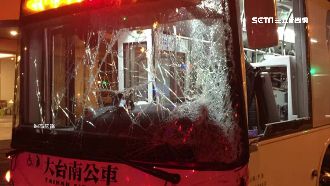 台南公車司機突暈眩　駕車衝撞餐廳