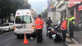 台北市後港消防隊執行前港街疾病救護時發生車禍（楊忠翰攝）