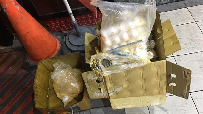 他怒砸超市440顆蛋　店員清到崩潰