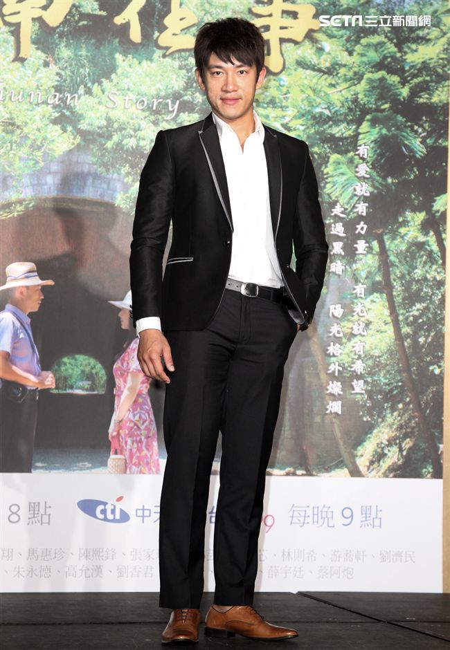 大愛「竹南往事」演員韓瑜、李政穎、楊慶煌、傅小芸、陳熙鋒、柯素雲等，出席上檔記者會。（記者邱榮吉/攝影）