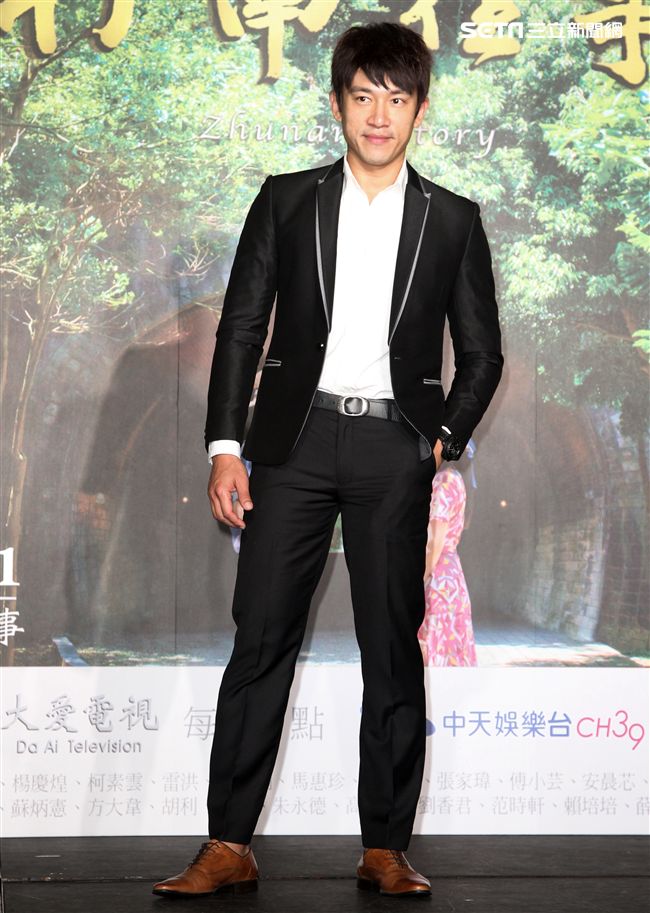 大愛「竹南往事」演員韓瑜、李政穎、楊慶煌、傅小芸、陳熙鋒、柯素雲等，出席上檔記者會。（記者邱榮吉/攝影）