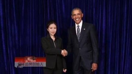歐巴馬被當人形立牌　合照一張不便宜