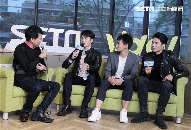 「已讀不回的戀人」仇多明、管麟、賴東賢上安安大明星直播。（記者邱榮吉/攝影）