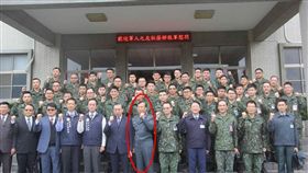 大鵬美學曝光！國軍新型外套窄短　職軍憂：要開始減肥了 圖／翻攝自漢聲廣播電臺臉書