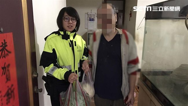 一家3口只剩發霉麵包　暖警救援果腹
