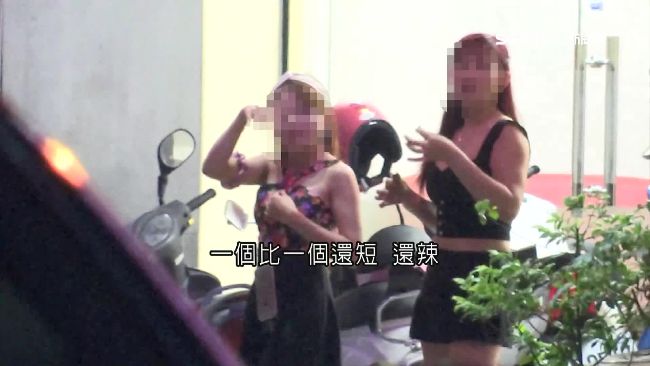 高雄「排毒路」　入夜低胸短裙妹攬客