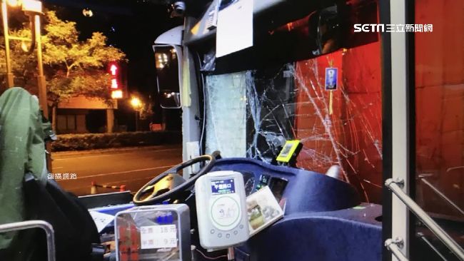 公車撞進騎樓　司機休息時間不夠違規