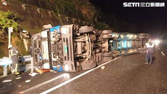 國道中和段連環撞　聯結車翻覆6人傷