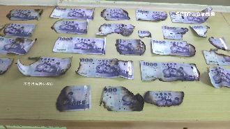 不爽拿錢給媽媽！男怒燒3萬現鈔