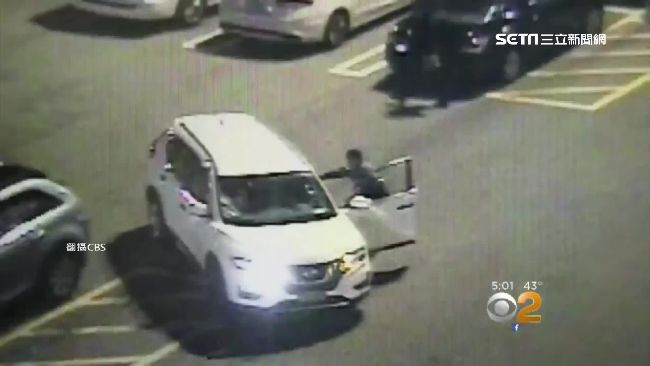 店員英勇攔車追賊　卻慘遭拖行腦震盪