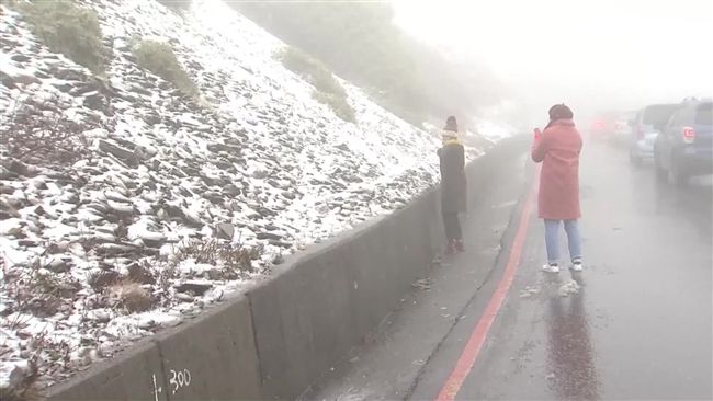 寒流侵襲易降雪　開車事前準備不可忘