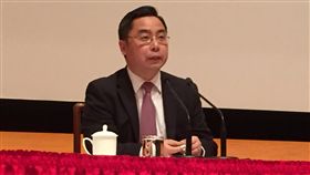 中駐美公使恫嚇：美艦抵台即武力解放台灣中國駐美公使李克新美東時間8日表示，台美軍艦互訪違反中國反分裂國家法，美國軍艦抵達高雄港之日，就是武力解放台灣之時。中央社記者江今葉攝  106年12月9日