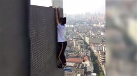 吳詠寧常直播挑戰高空極限。（圖／翻攝北京時間）