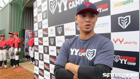 ▲富邦悍將捕手林宥穎出席棒球營受訪。（圖／記者蕭保祥攝）