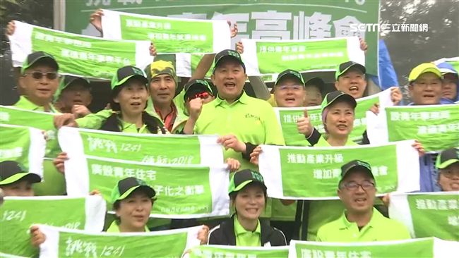 攀台南最高峰　王定宇辦青年高峰會