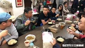 柯文哲與文化大學學生　翻攝臉書