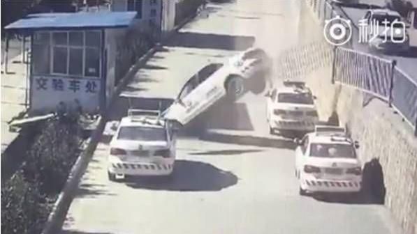 三寶學員秀飛車特技　把教練害慘啦！