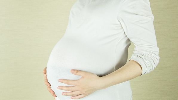 孕婦帶8歲女　遭阿桑嗆：生不累喔？
