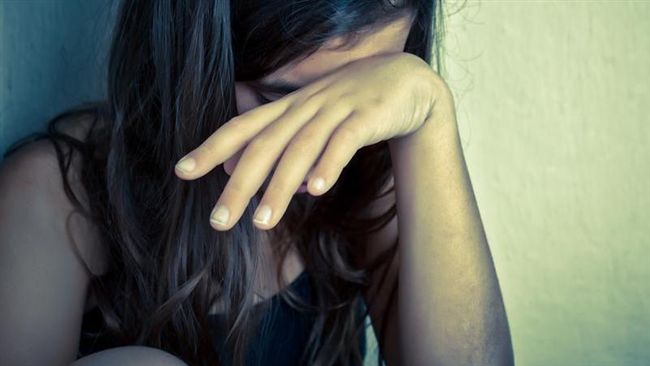 對女兒襲胸摸下體百次以上　判1年