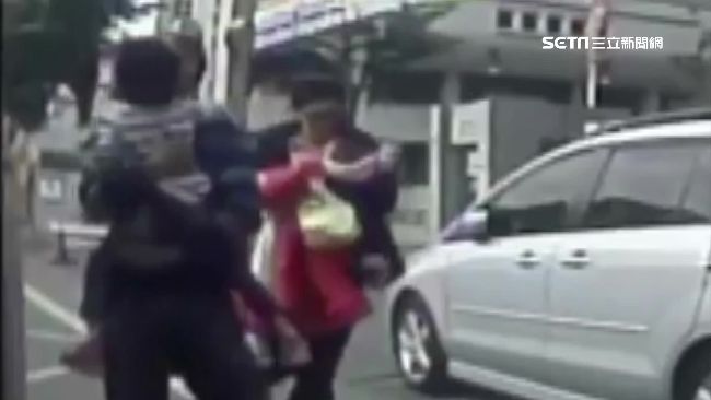 冬天穿毛衣室內玩耍　女童熱衰竭休克