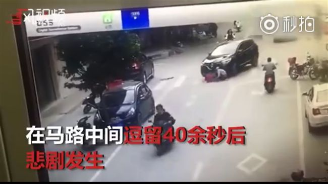 媽媽帶孩子蹲路中央　3歲兒遭車輾斃