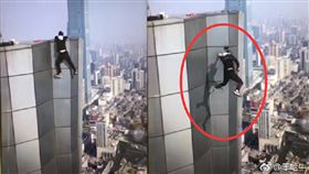 中國極限運動網紅吳永寧因拍攝影片「失手」墜樓身亡，掀起外界關注，就連微博知名博主「笨哈牛」也分析吳永寧的死因，他認為吳永寧因體力不支墜樓可能性不大，在他看來，背後另有原因！（圖／翻攝自笨哈牛微博）