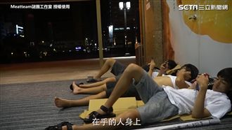 影／大學生搭便車環島　深入街友生活