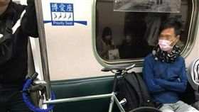 單車,博愛座,口罩,爛咖,爆料公社,座椅,扶手,移車,腳踏車,台鐵,區間車　圖／翻攝自爆料公社臉書