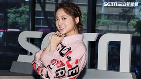 鬼鬼（吳映潔）上安安大明星直播，宣傳新專輯並暢談她工作酸、甜、苦、辣過程。（記者邱榮吉/攝影）