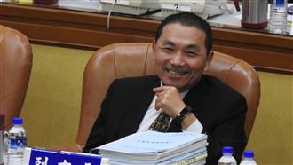 侯友宜民調稱霸　教授：對手實在太弱