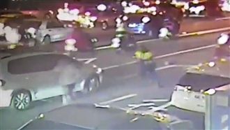 恐怖！當街毆打擄人　疑因土地糾紛