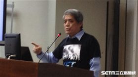 台灣健康空氣行動聯盟召集人葉光芃今（12）在立院召開記者會，將在12月17日在台中、高雄同步舉辦反空污抗暖化大遊行。(圖／記者李英婷攝)
