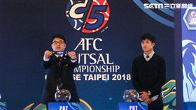 ▲張仟縈（右）表示自己臨時接到要擔任抽籤員的任務。（圖／記者蔡宜瑾攝影）