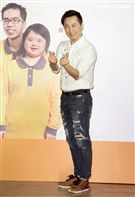 庾澄慶（哈林）擔任愛心大使，支持照顧喜憨兒，帶領憨兒齊跳猴喜翻健康操。（記者邱榮吉/攝影）