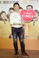 庾澄慶（哈林）擔任愛心大使，支持照顧喜憨兒，帶領憨兒齊跳猴喜翻健康操。（記者邱榮吉/攝影）